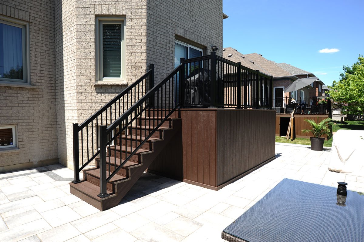 Composite Deck with Aluminum Railings