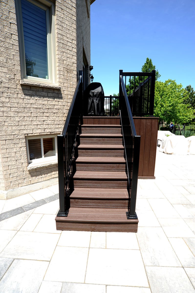 Composite Deck with Aluminum Railings