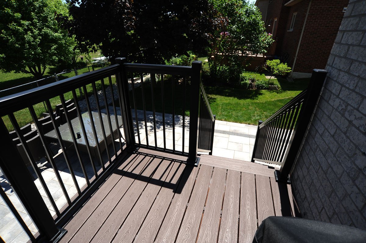 Composite Deck with Aluminum Railings