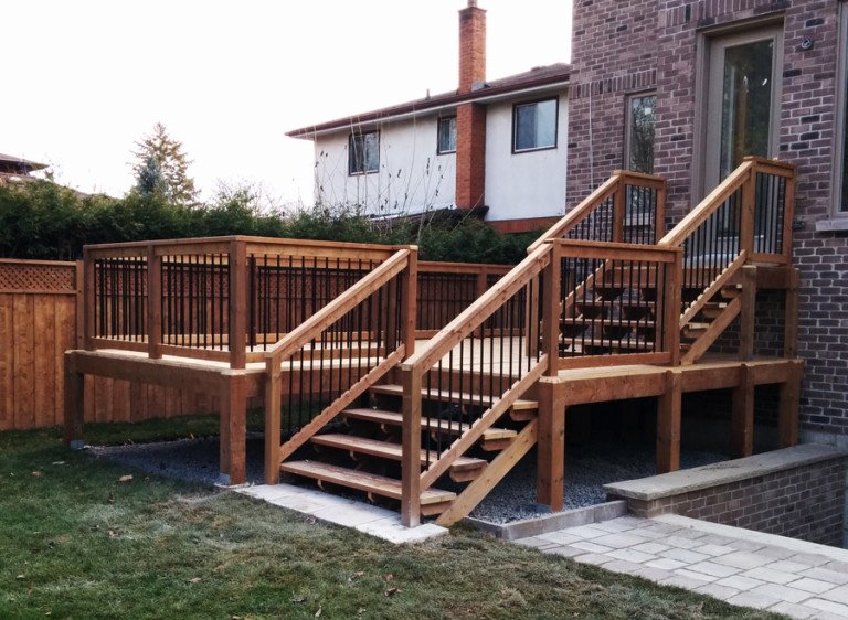 Medium height deck with exposed posts