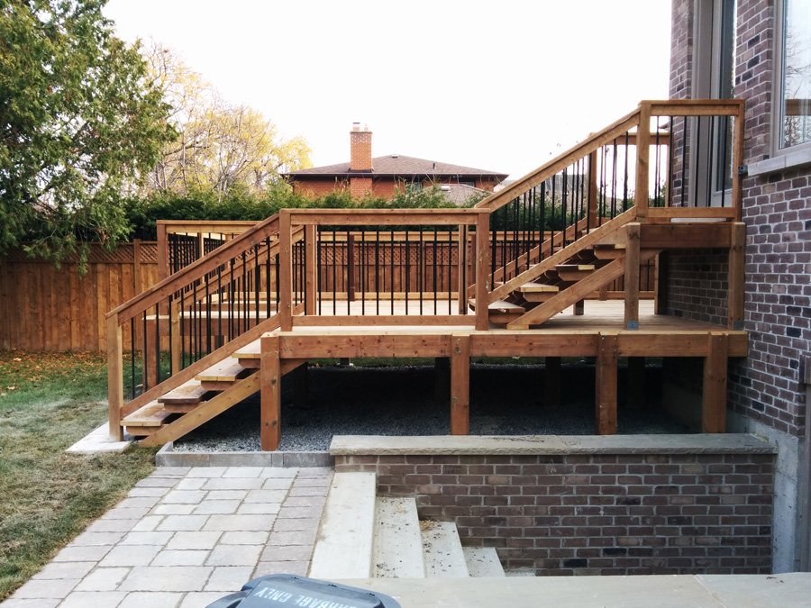 Medium height deck with exposed posts