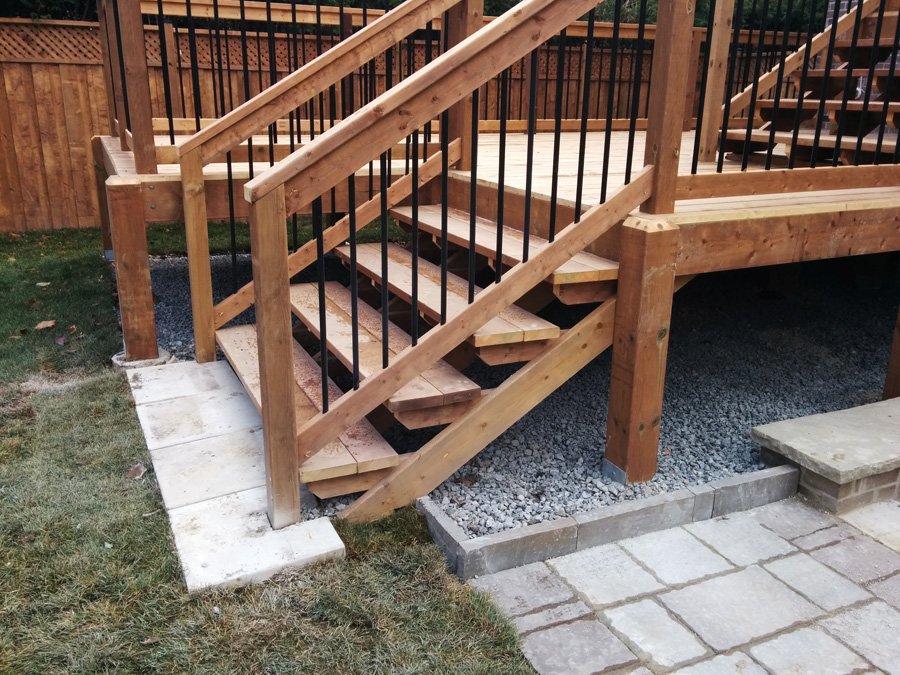 Medium height deck with exposed posts