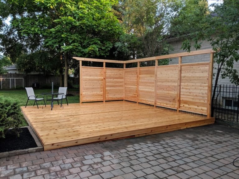 Ground Level deck with Privacy Screen
