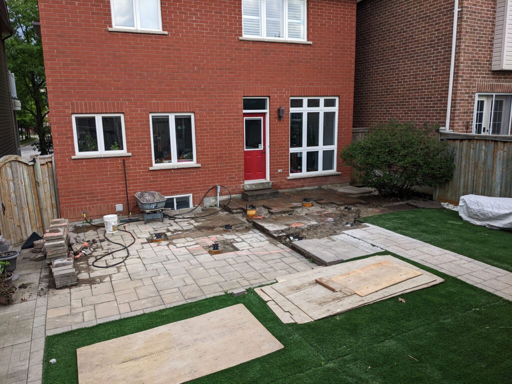 Perfect round deck with sunroom on it