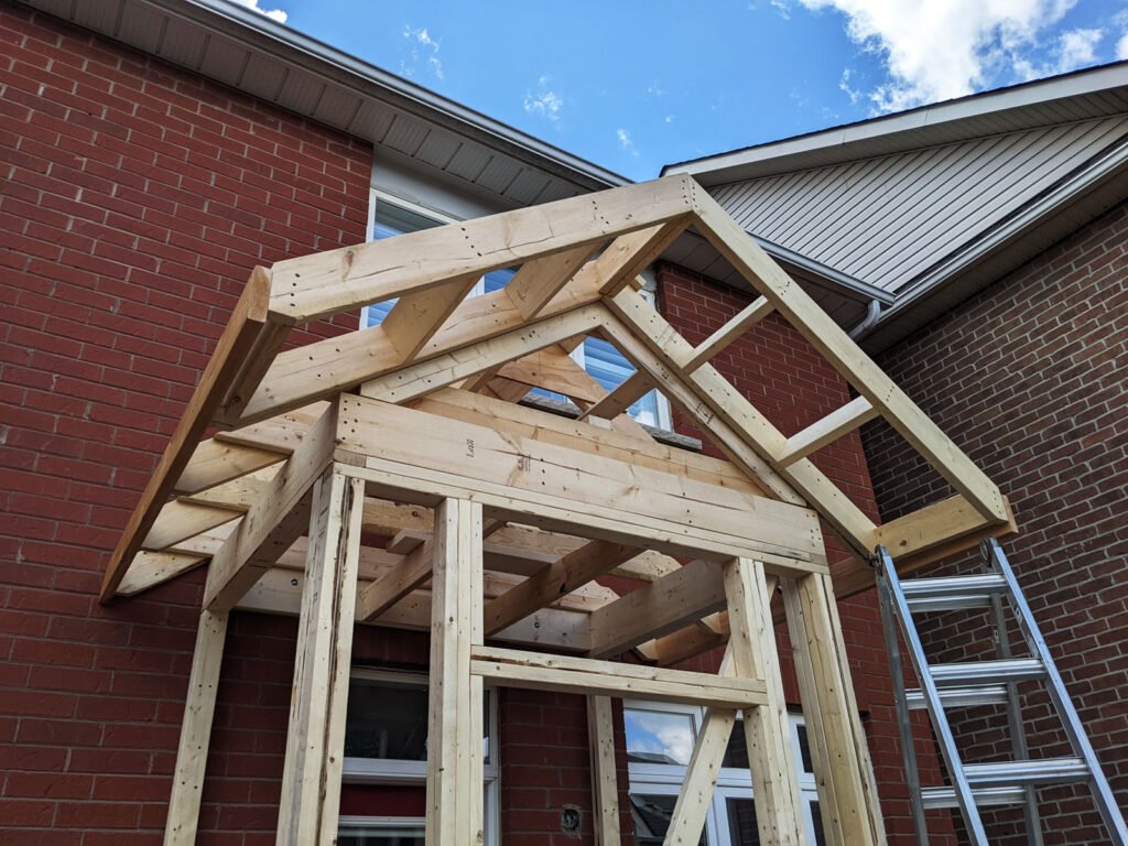 Perfect round deck with sunroom on it