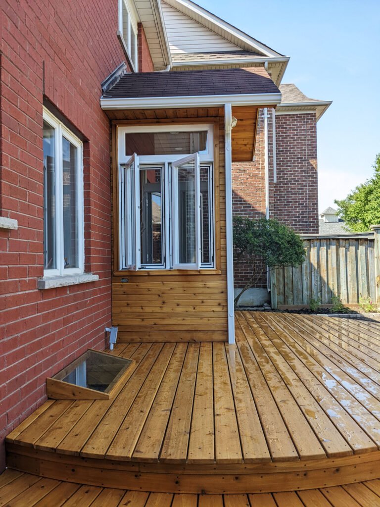 Perfect round deck with sunroom on it