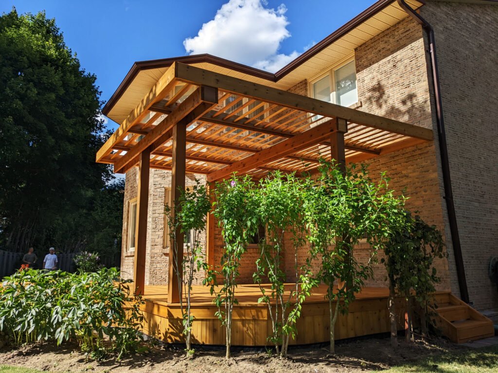Low level cedar deck with louver pergola