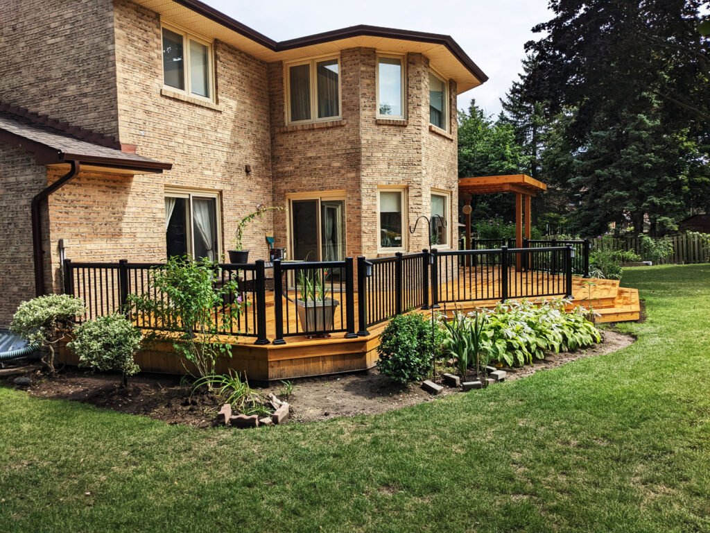 Low level cedar deck with louver pergola